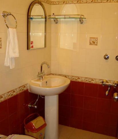 Royal Hotel *
